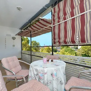 Lazy Summer Days Apartment Split